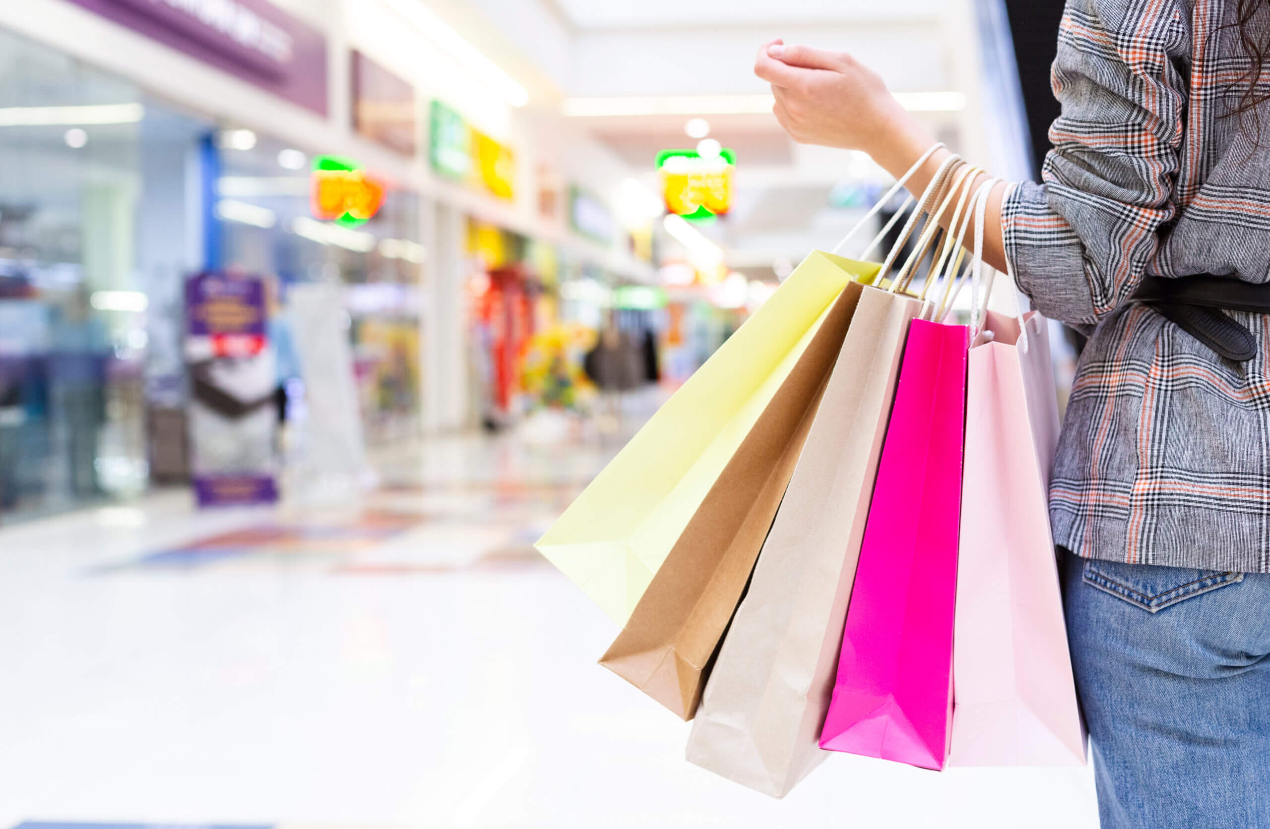 lady in mall with shopping bags