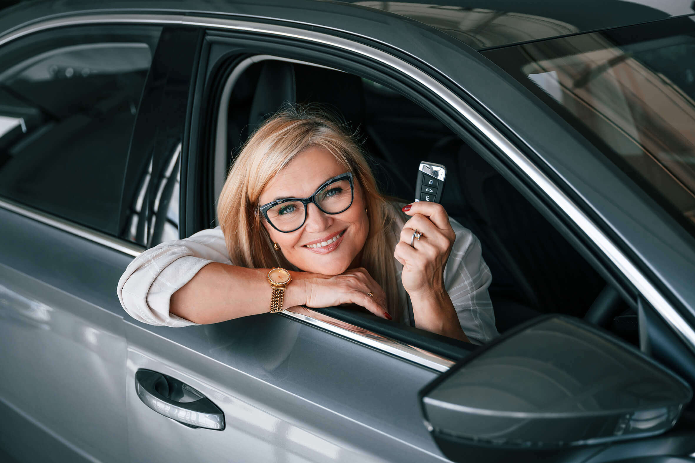 lady in car